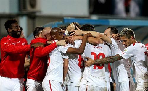 Das Schweizer Nationalspieler haben es geschafft: Sie fliegen 2014 zur WM nach Brasilien. Foto: epa