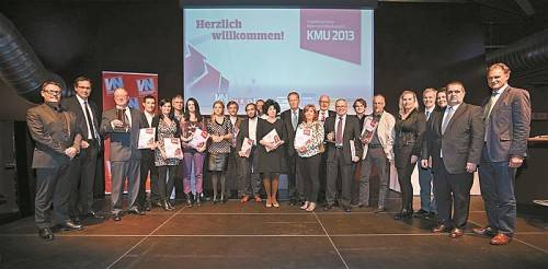 Die Gewinner und Ausgezeichneten des KMU-Wettbewerbs „Vorarlbergs beste Klein- und Mittelbetriebe 2013“ von Vorarlberger Nachrichten und Wirtschaftskammer mit den Sponsoren und Partnern. Fotos: VN/Hartinger