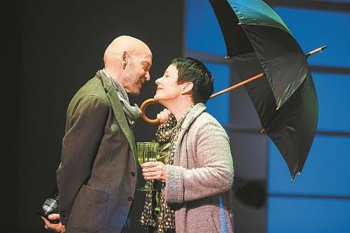Die österreichische Erstaufführung des Stücks „Wir lieben und wissen nichts“ fand gestern Abend in Bregenz statt. Foto: VN/Steurer