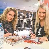 Sympathisches Lächeln und freche Modelposen
