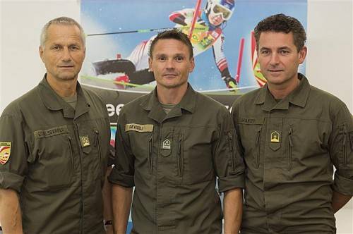 Drei Kommandanten: Oberst Gerhard Eckelsberger, Offizierstellvertreter Daniel Devigili und Major Helmut Iwanoff (v. l.). Alle Fotos: VN/DS