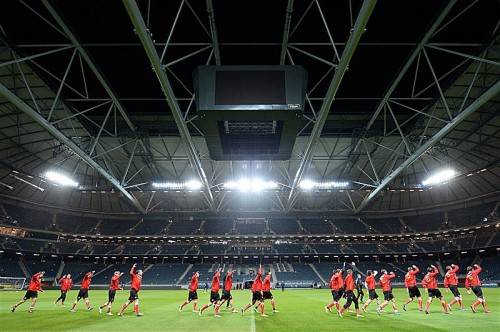 Düster war die Atmosphäre in der „Friends Arena“ noch beim Training. Heute werden über 50.000 Zuschauer für Stimmung sorgen. Foto: apa