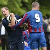 Fußball vor dem Buckingham Palace