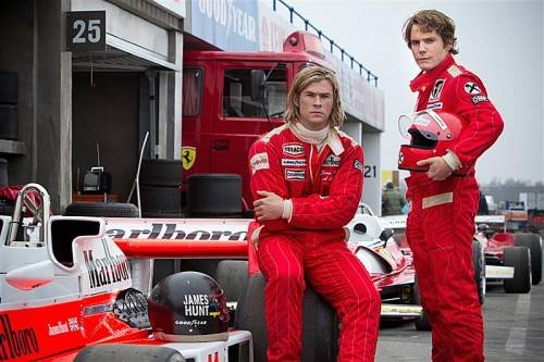 James Hunt (Chris Hemsworth) und Niki Lauda (Daniel Brühl) kämpfen in „Rush“ um den WM-Titel. Foto: Universal Pictures