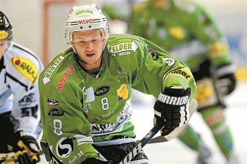 Nach drei Auswärtspartien in Serie freuen sich Dominic Bereuter und seine Kollegen auf das erste Heimspiel. Foto: gepa