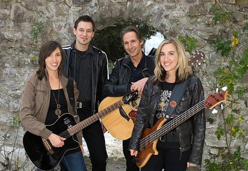 Sonntagstour
Hansy Vogts musikalische Reise vom Bregenzerwald nach Liechtenstein.
"Welcome" vor dem Schloss Amberg in Feldkirch.