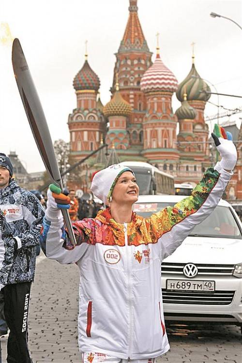 Swetlana Chorkina: Fackelläuferin für die Winterspiele. Foto: ap