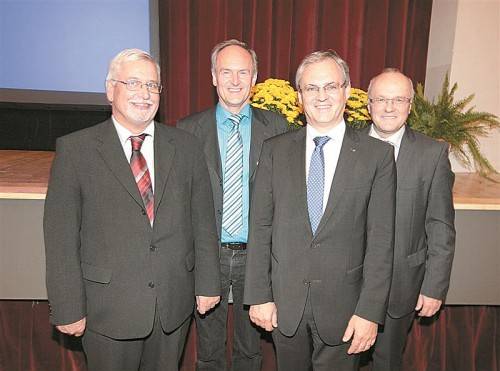 (V. l.) Gründer Wilhelm Jochum, Leiter Werner Jochum, Landesrat Harald Sonderegger und Festredner Reinhard Haller. Fotos: ame