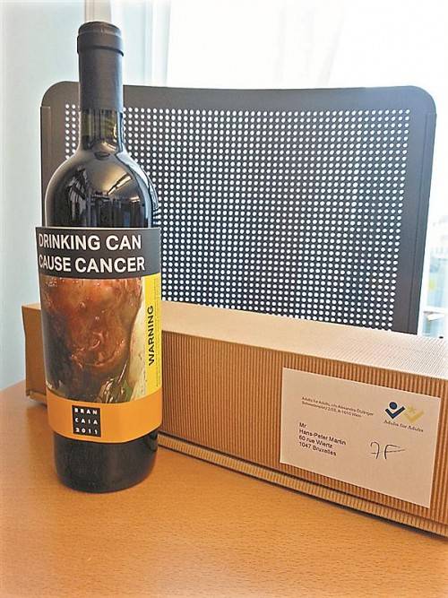 Wein: Hans-Peter Martin lehnt „Geschenk“ ab. Foto: Martin