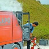 Kehrmaschine in Brand geraten