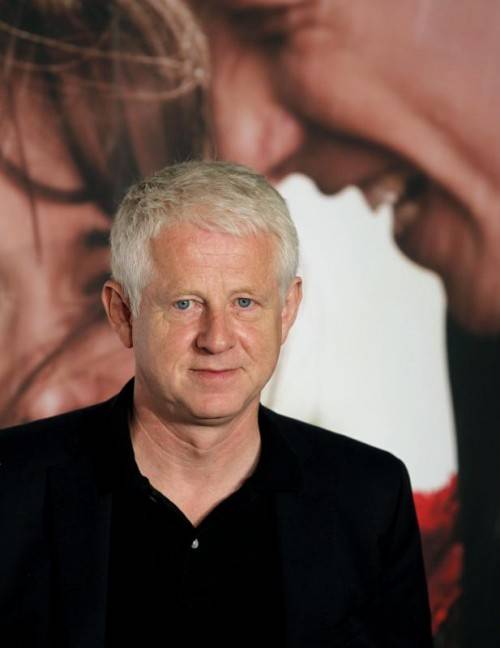 Autor und Regisseur Richard Curtis arbeitet in seinen Drehbüchern auch persönliche Sehnsüchte auf. Foto: EPA