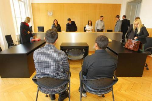 Die Angeklagten wurden zu Geld- und Bewährungsstrafen verurteilt.