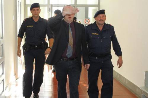 Die Justizwachebeamten „begleiteten“ die Angeklagten zum Prozess am Landesgericht. Foto: vn/hofmeister