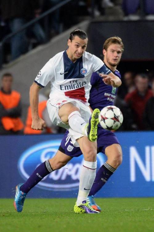Eine „Zlatan-Show“ gab es beim Gastspiel von Paris St. Germain in Anderlecht: Ibrahimovic (Bild) traf gleich vier Mal. In München trug sich ÖFB-Teamspieler David Alaba in die Torschützenliste ein. Fotos: epa/ap