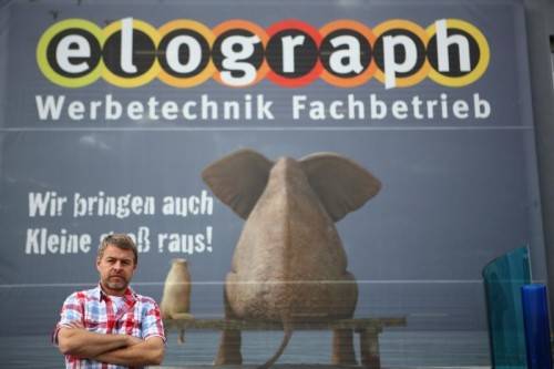 Fehr kann mit einem modernen Maschinenpark so gut wie alles bedrucken – in bester Qualität. VN/Hartinger