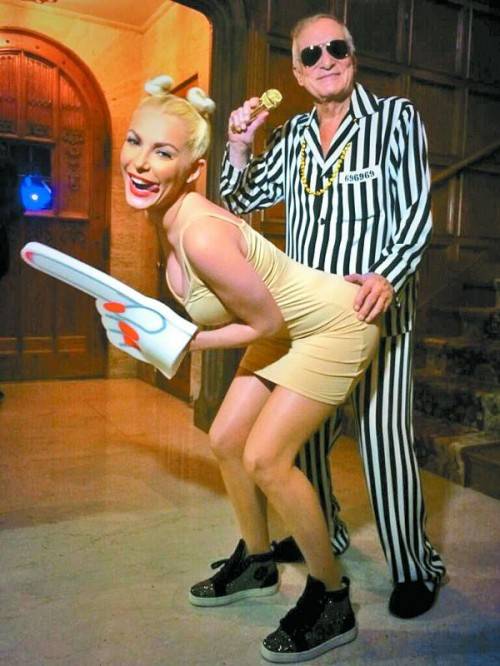 Hugh Hefner und seine Frau Crystal Harris verkleideten sich als Robin Thicke bzw. Miley Cyrus – ebenso Paris Hilton.