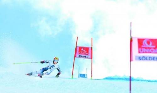Marcel Hirscher freute sich nach dem Weltcupauftakt in Sölden: Platz drei im Riesentorlauf und den Rückstand auf Ted Ligety reduziert. Foto: gepa