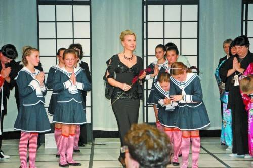 Monika Rebholz übernimmt auch heuer wieder die Titelrolle in der Operettenproduktion in Ludesch. Die Partie des Stefan Koltay übernehmen Michael Kurz und Michael Heim. Foto: UGL