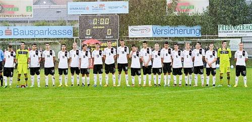 Österreichs Nationalteam mit Benjamin Kaufmann (Nummer 13) und Fabian Gmeiner (r.). Foto: gepa