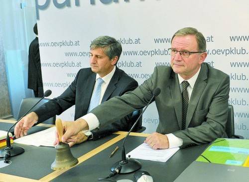 ÖVP-Chef Michael Spindelegger (l.) mit Ex-Klubobmann Karlheinz Kopf: Ablöse wurde durch notwendig gewordene Neuwahl möglich. Foto: APA