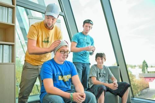 Schnuppere in Pflege- und Erziehungsberufe hinein, direkt in den Einrichtungen, und sprich mit Männern, die in diesen Berufen tätig sind.
Foto: JugendInitiativ/Ionian