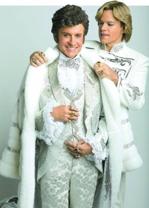 Scott (Matt Damon) ist für Liberace (Michael Douglas) bald mehr als nur sein Chauffeur. Foto: filmladen