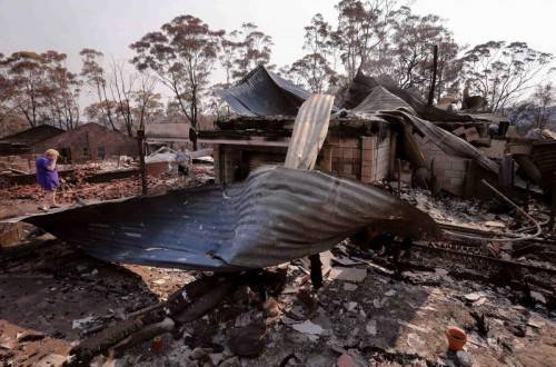 Seit dem Ausbruch der Brände in der vergangenen Woche wurden mehr als 200 Gebäude zerstört. Foto: REUTERS
