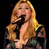 Kelly Clarkson unter der Haube