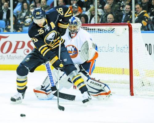 Thomas Vanek ist ab sofort neuer Teamkollege von Islanders-Torhüter Evgeni Nabokov. Foto: ap