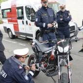 Frisierte Mopeds auf der Rolle