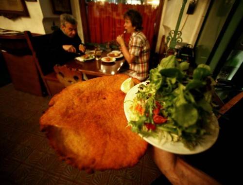 Besuche im Gasthaus gehen jetzt mehr ins Geld. APA/Jäger