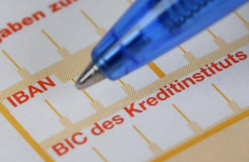 IBAN und BIC werden ab 1. Februar zum ständigen Begleiter. Foto: dpa