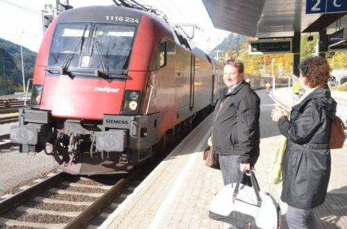 Am Bahnhof in Langen a. A. machen ab 14. Dezember mehr Züge halt. Foto: dob