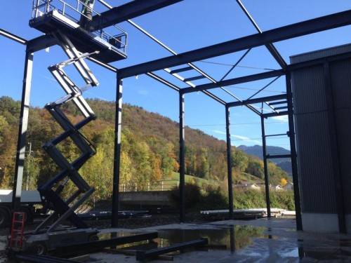 Am Standort in Klaus entsteht ein 400 Quadratmeter großer Produk­tionszubau. Foto: giko