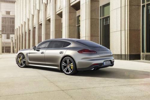 Das neue Top-Modell der Panamera-Baureihe feiert auf der Tokio-Motorshow Weltpremiere. Der Panamera Turbo S leistet 570 PS. Foto: werk