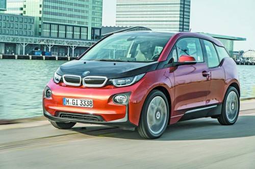Der i3 ist eindeutig als BMW identifizierbar, als Elektriker hat der Viersitzer blaue Farbakzente. Fotos: werk