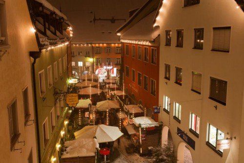 Der traditionelle Christkindlemarkt in der Bludenzer Altstadt ist ein beliebter Treffpunkt im Advent für Alt und Jung. foto: amt der stadt bludenz
