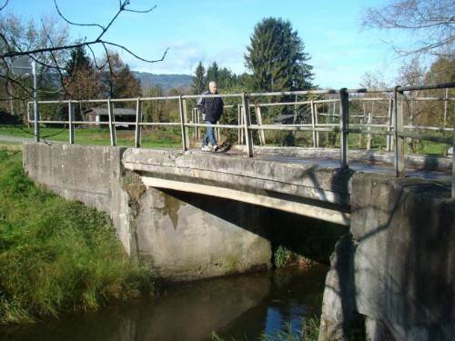 Die Brücke in der Nähe der Rosenkranzkapelle kann auch nicht mehr saniert werden. Foto: fho