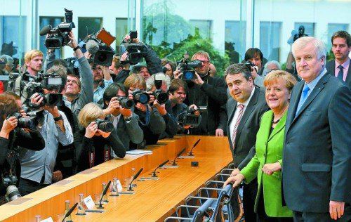 Die Chefs der Großen Koalition: Gabriel (SPD, l.), Merkel (CDU) und Seehofer (CSU) verkündeten gestern ihre Vereinbarungen. Foto: reuters
