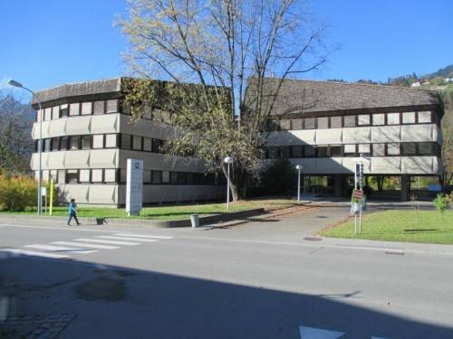 Die ehemalige Illwerke-Zentrale im Herzen von Schruns wird in einer Bauzeit von rund zehn Monaten zum „Haus Montafon“ umgestaltet. Fotos: Schwald