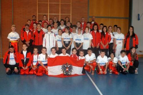 Die erfolgreichen Kickboxer der Vereine KSU Black Dragon Bregenz, Karate- und Kickboxunion Hard und Kickboxclub Montafon bei den WKF-Europameisterschaften in Bregenz. Foto: Privat