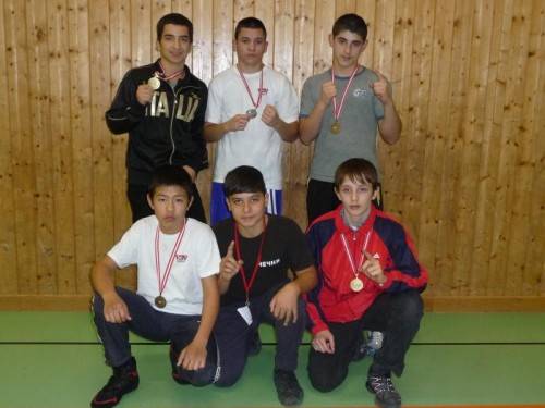 Ebiev, Celikkaya, Berger (hinten v. l.), Zharylgasynov, Soslambekov und Salamov (vorne v. l.). privat