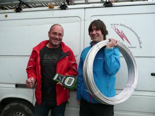Ein eingespanntes Führungsteam: Alois und sein Sohn David Krottenhammer. Foto: m. matt