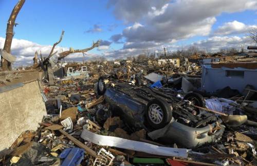 Eine Sturmfront mit mehr als 80 Tornados ist durch den Mittleren Westen der USA gezogen und hat eine Spur der Verwüstung hinterlassen. Foto: AP