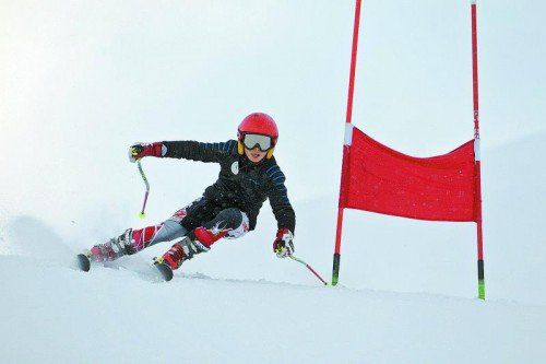 EInen perfekten weißen Schneeteppich findet der Vorarlberger Skinachwuchs beim Training am Schrunser Hochjoch vor. Foto: hartinger