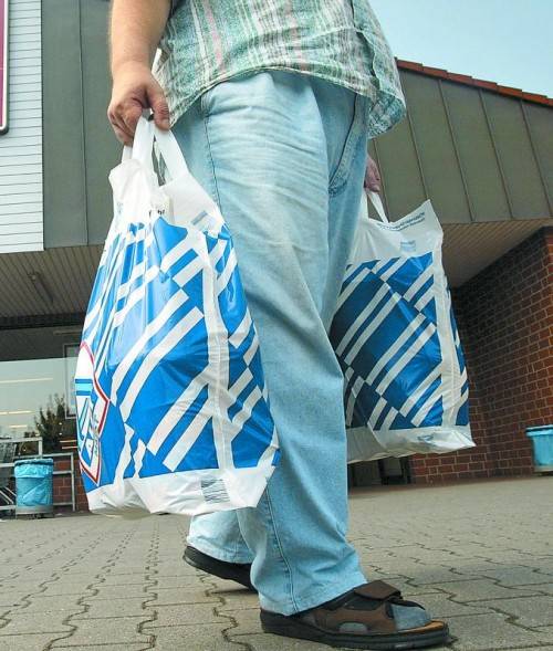 EU-Maßnahmenpaket gegen Plastik: Taschen aus stärkerem Material sollen von einem möglichen Verbot aber nicht betroffen sein. Foto: AP