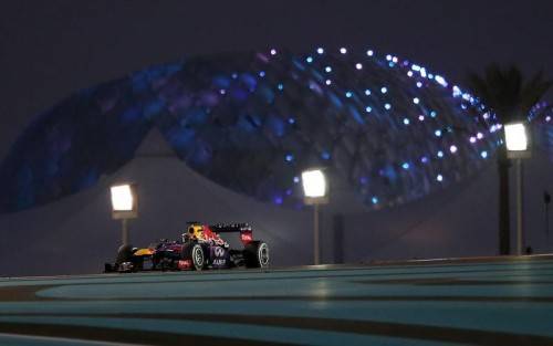 Gala-Vorstellung von Weltmeister Sebastian Vettel im Red Bull in der Nacht von Abu Dhabi. Foto: apa