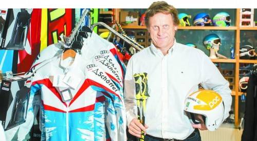 Hans-Peter Kummer bietet ein großes Sortiment. Bei ihm findet der Skirennläufer – vom Kind bis zum Erwachsenen – alles, was er für seinen Sport braucht. Fotos: vn/Steurer