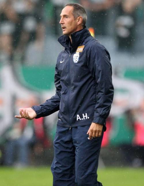 Hatte eine schwere Zeit: Grödig-Coach Adi Hütter. Foto: gepa