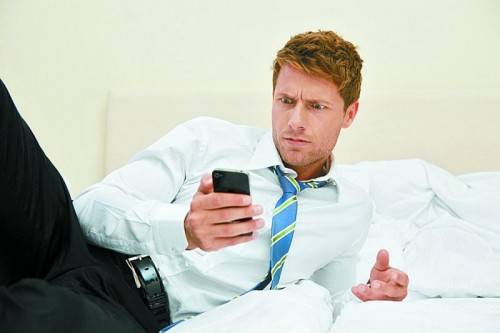 In Österreich sind Kündigungen an keine Form gebunden. Ob eine SMS der richtige Weg ist, sei dahingestellt.